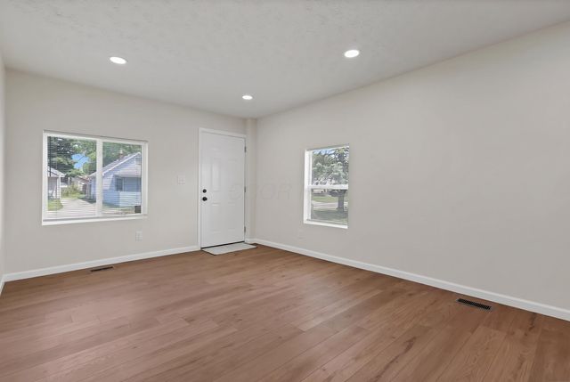 1181 Minnesota Avenue, Columbus, OH 43211