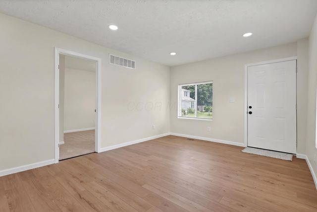 1181 Minnesota Avenue, Columbus, OH 43211