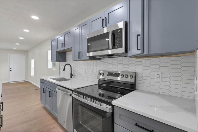 1181 Minnesota Avenue, Columbus, OH 43211