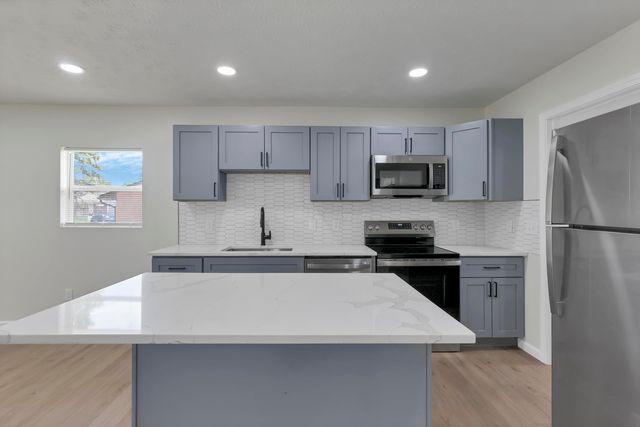 1181 Minnesota Avenue, Columbus, OH 43211