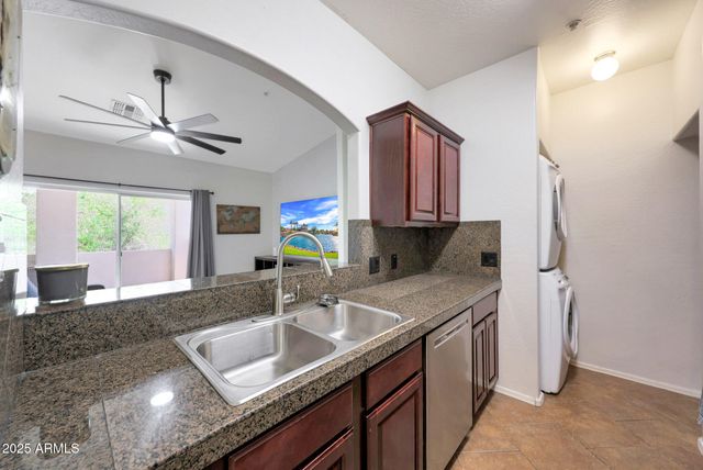 2950 W LOUISE Drive 207, Phoenix, AZ 85027