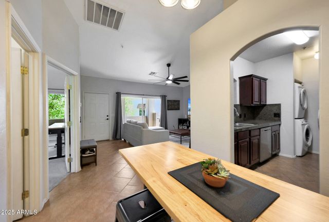 2950 W LOUISE Drive 207, Phoenix, AZ 85027