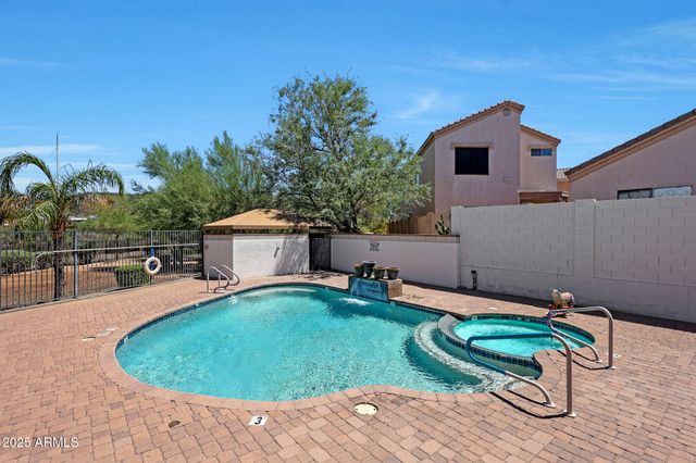 2950 W LOUISE Drive 207, Phoenix, AZ 85027