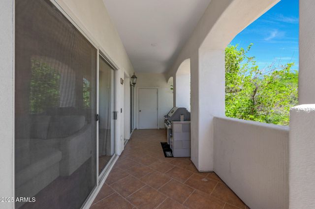 2950 W LOUISE Drive 207, Phoenix, AZ 85027