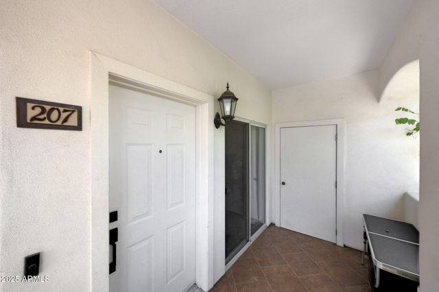 2950 W LOUISE Drive 207, Phoenix, AZ 85027