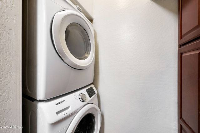 2950 W LOUISE Drive 207, Phoenix, AZ 85027