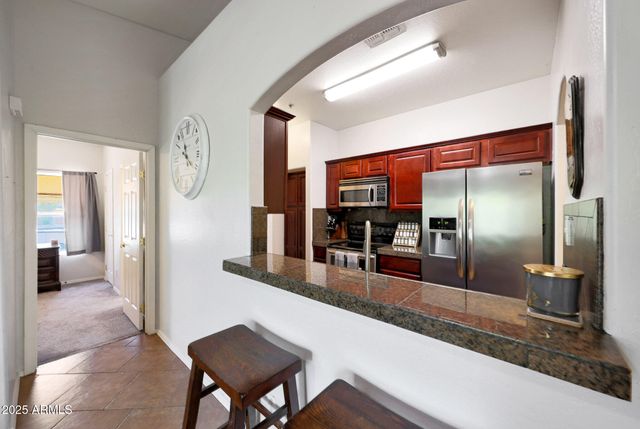 2950 W LOUISE Drive 207, Phoenix, AZ 85027