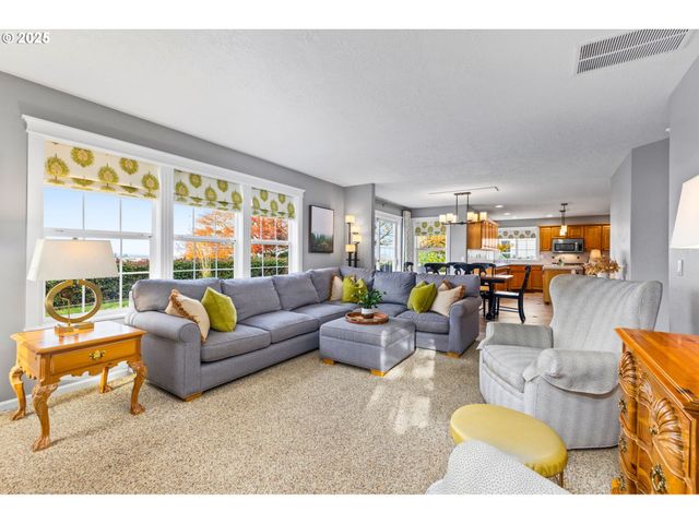 2775 FOXHAVEN Dr Se, Salem, OR 97306