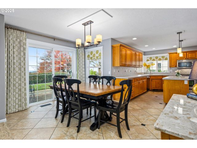 2775 FOXHAVEN Dr Se, Salem, OR 97306