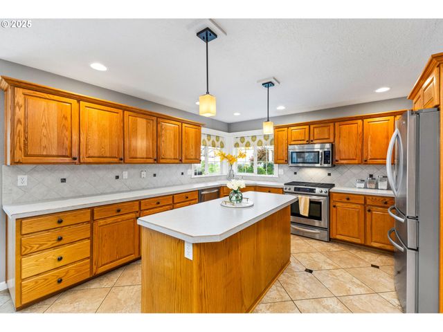 2775 FOXHAVEN Dr Se, Salem, OR 97306