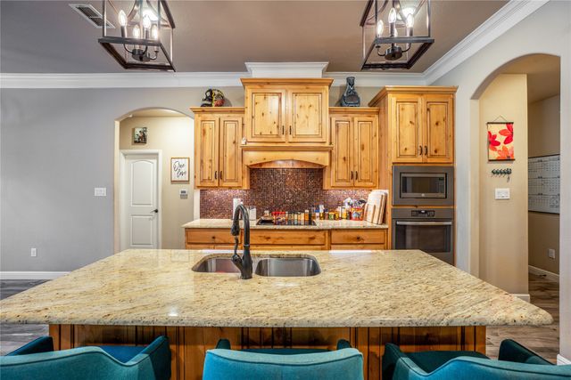 8825 Sundance Place Court, Granbury, TX 76049