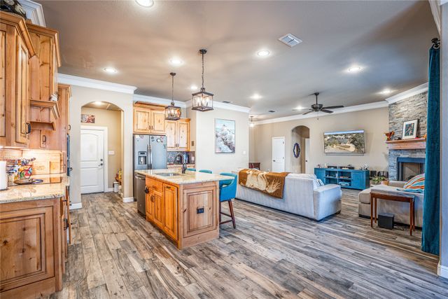 8825 Sundance Place Court, Granbury, TX 76049