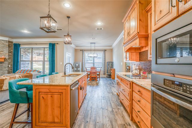 8825 Sundance Place Court, Granbury, TX 76049