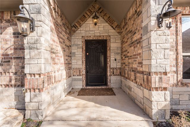 8825 Sundance Place Court, Granbury, TX 76049