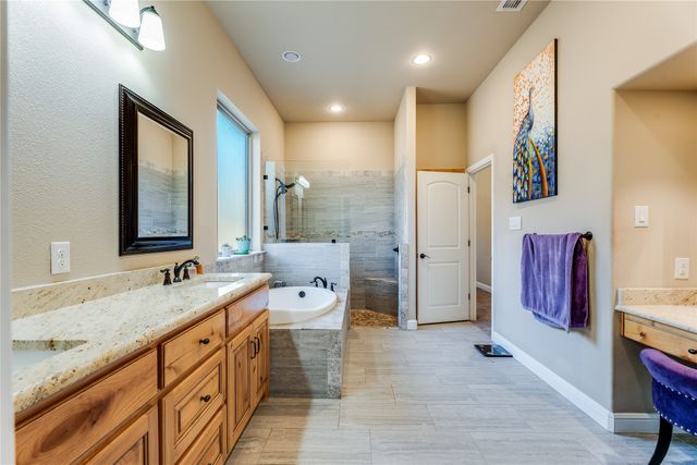 8825 Sundance Place Court, Granbury, TX 76049