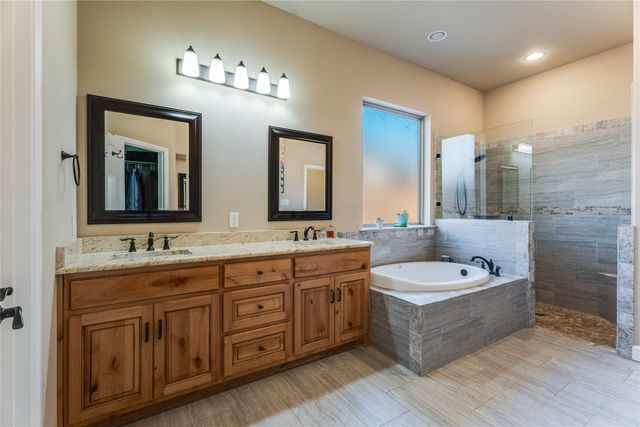 8825 Sundance Place Court, Granbury, TX 76049