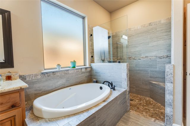 8825 Sundance Place Court, Granbury, TX 76049