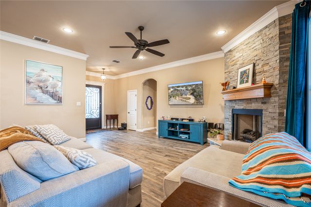 8825 Sundance Place Court, Granbury, TX 76049