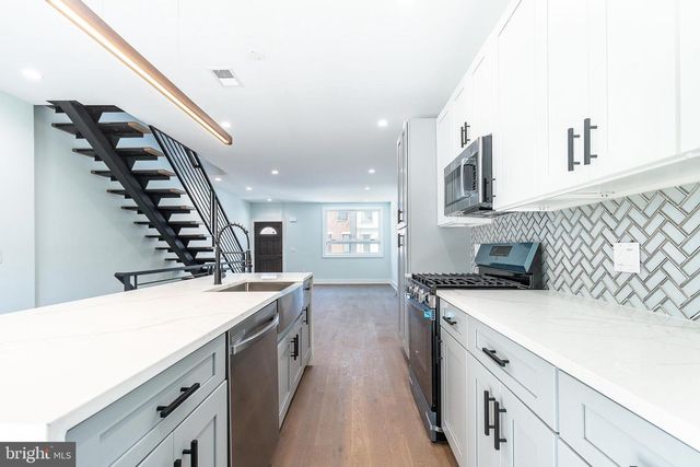 2202 E HUNTINGDON ST, Philadelphia, PA 19125