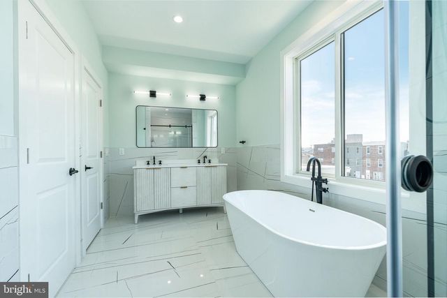 2202 E HUNTINGDON ST, Philadelphia, PA 19125