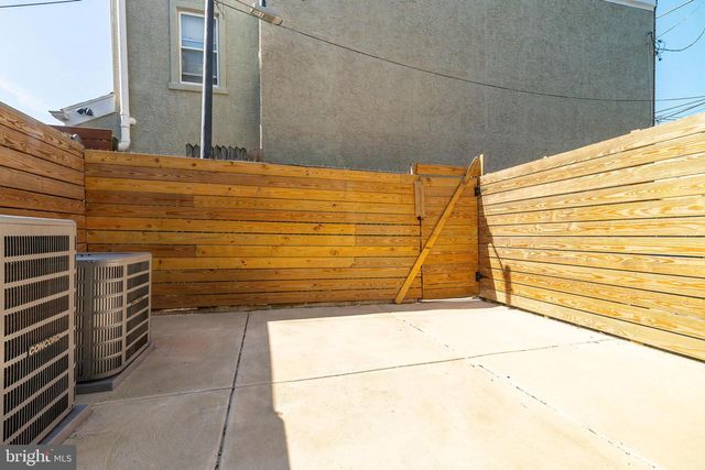 2202 E HUNTINGDON ST, Philadelphia, PA 19125