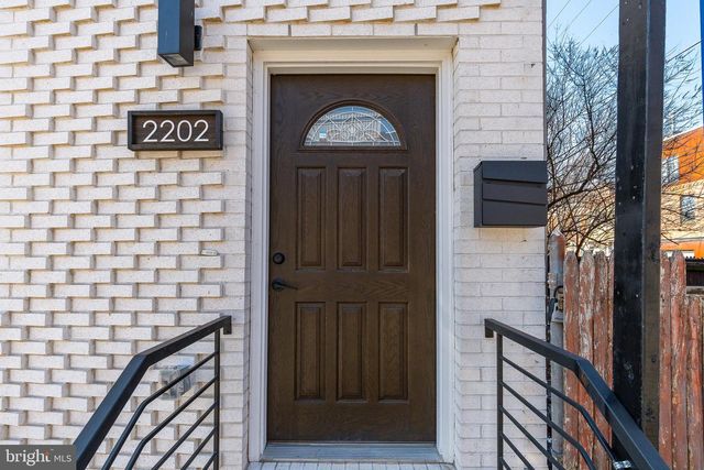 2202 E HUNTINGDON ST, Philadelphia, PA 19125