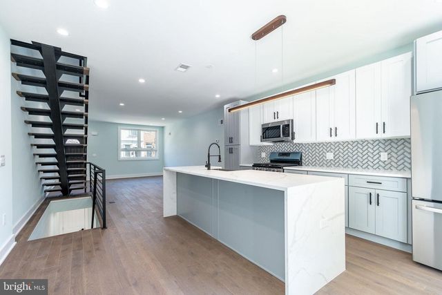 2202 E HUNTINGDON ST, Philadelphia, PA 19125