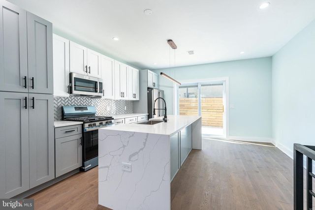 2202 E HUNTINGDON ST, Philadelphia, PA 19125