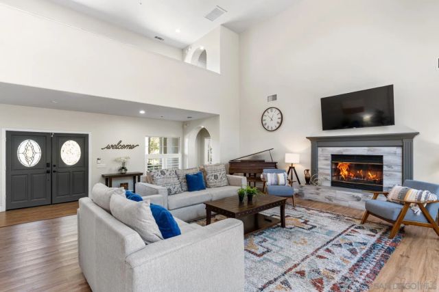 1696 Gil Way, Vista, CA 92084