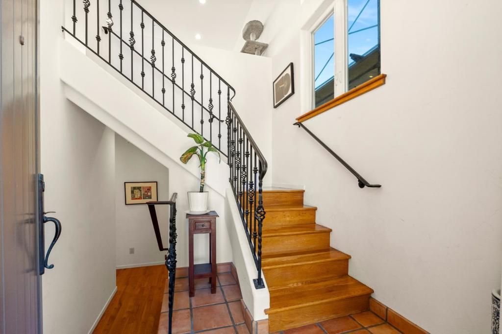 Image 11 of property listing at 423 Hillcrest Drive, Aptos, CA 95003