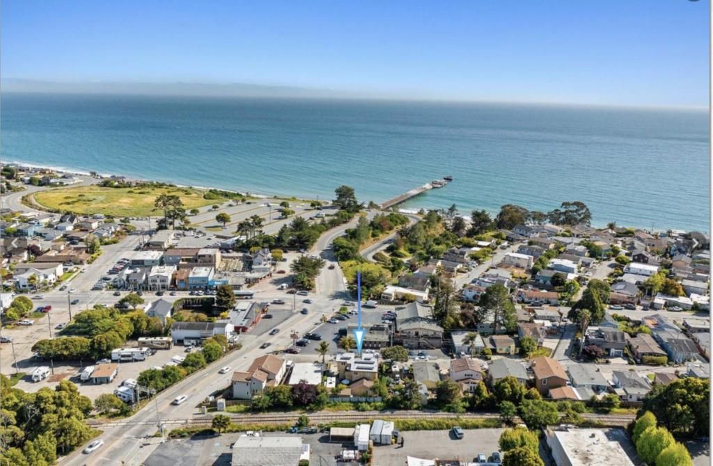 Image 24 of property listing at 423 Hillcrest Drive, Aptos, CA 95003