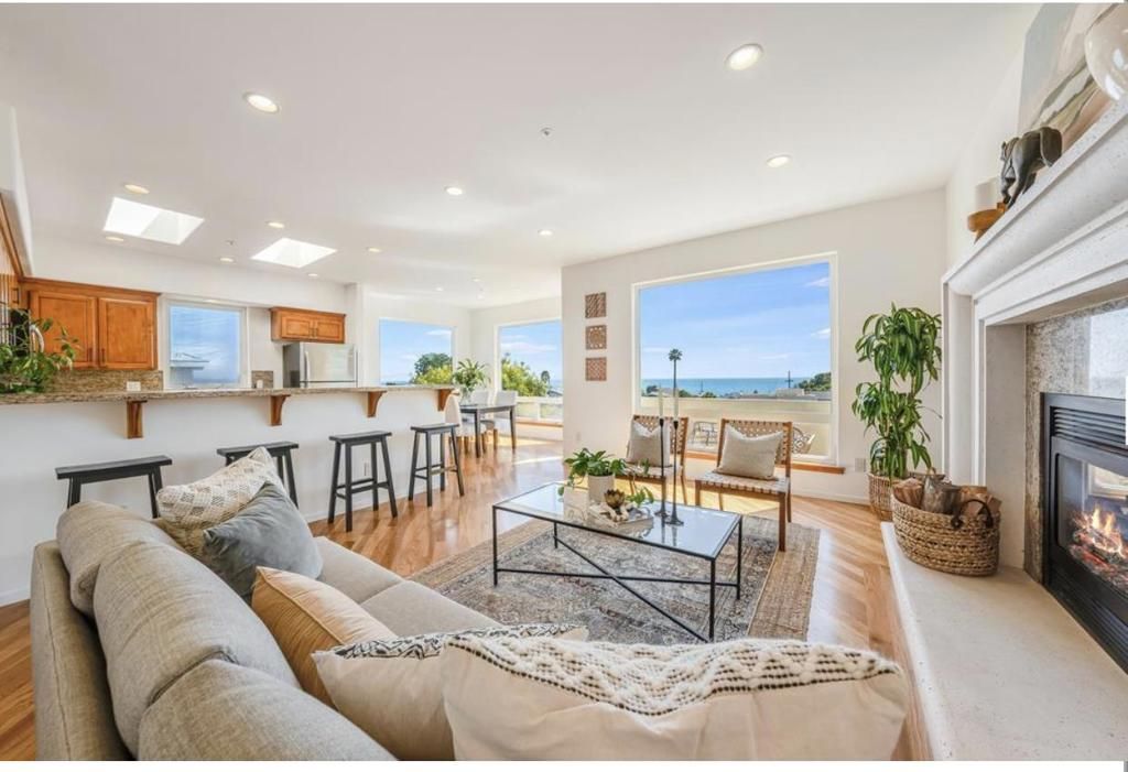 Image 5 of property listing at 423 Hillcrest Drive, Aptos, CA 95003