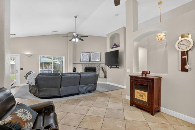 1021 Marina Bay Ct, Galt, CA 95632