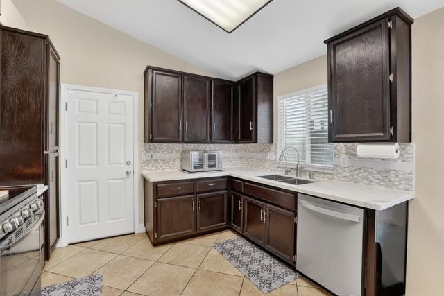 1021 Marina Bay Ct, Galt, CA 95632