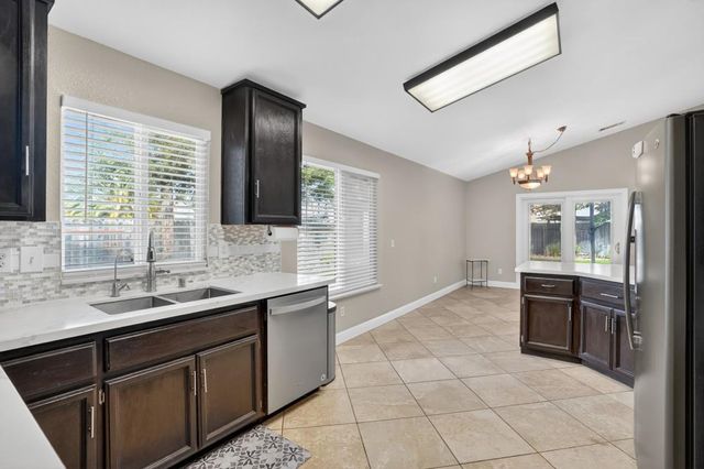 1021 Marina Bay Ct, Galt, CA 95632