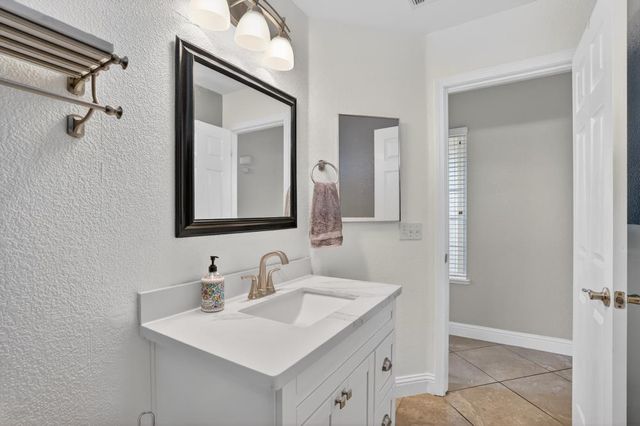 1021 Marina Bay Ct, Galt, CA 95632