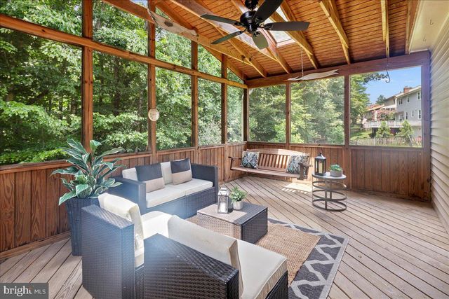 12518 HEDGES RUN DR, Woodbridge, VA 22192