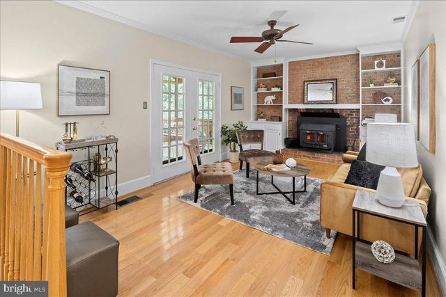 12518 HEDGES RUN DR, Woodbridge, VA 22192