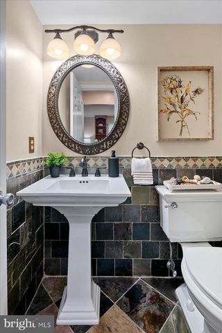 12518 HEDGES RUN DR, Woodbridge, VA 22192