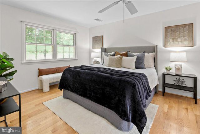 12518 HEDGES RUN DR, Woodbridge, VA 22192