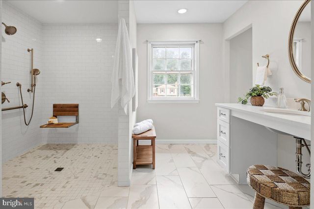 12518 HEDGES RUN DR, Woodbridge, VA 22192