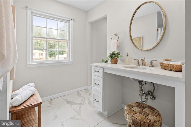 12518 HEDGES RUN DR, Woodbridge, VA 22192
