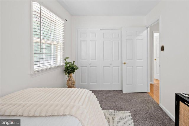 12518 HEDGES RUN DR, Woodbridge, VA 22192