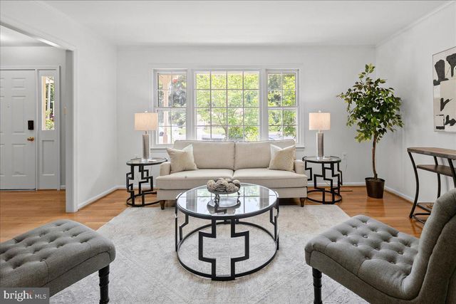 12518 HEDGES RUN DR, Woodbridge, VA 22192