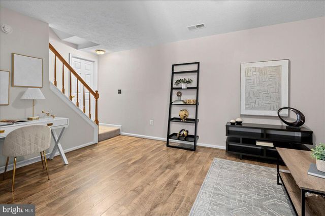 12518 HEDGES RUN DR, Woodbridge, VA 22192