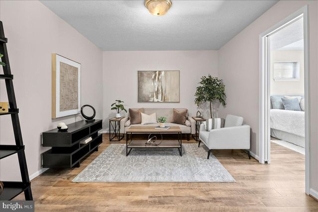 12518 HEDGES RUN DR, Woodbridge, VA 22192