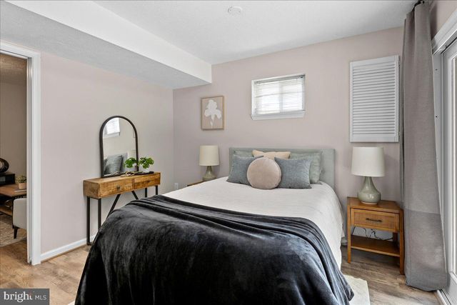 12518 HEDGES RUN DR, Woodbridge, VA 22192