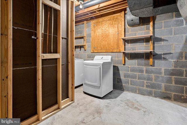 12518 HEDGES RUN DR, Woodbridge, VA 22192