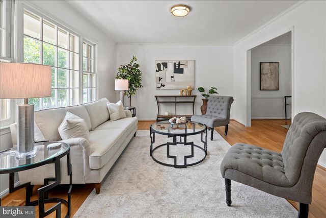 12518 HEDGES RUN DR, Woodbridge, VA 22192