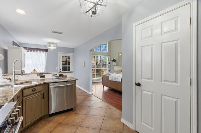 313 Georgian Oak Court, Lake Dallas, TX 75065